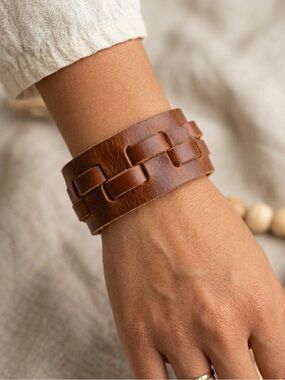 NEW Artisan made genuine leather bracelet